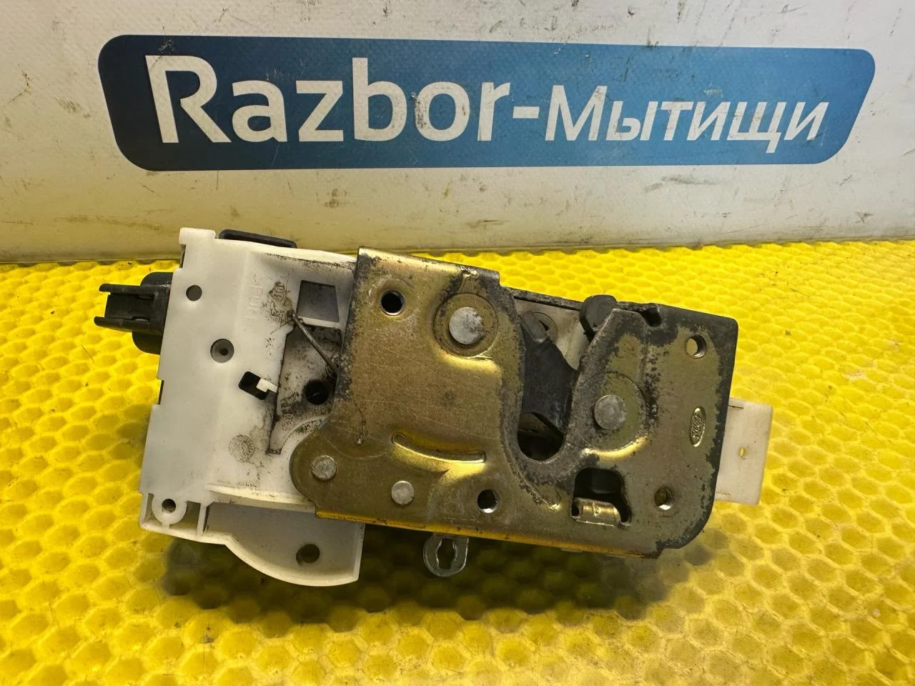Замок двери задней левой Ford Focus (1998 - 2001) - миниатюра 6