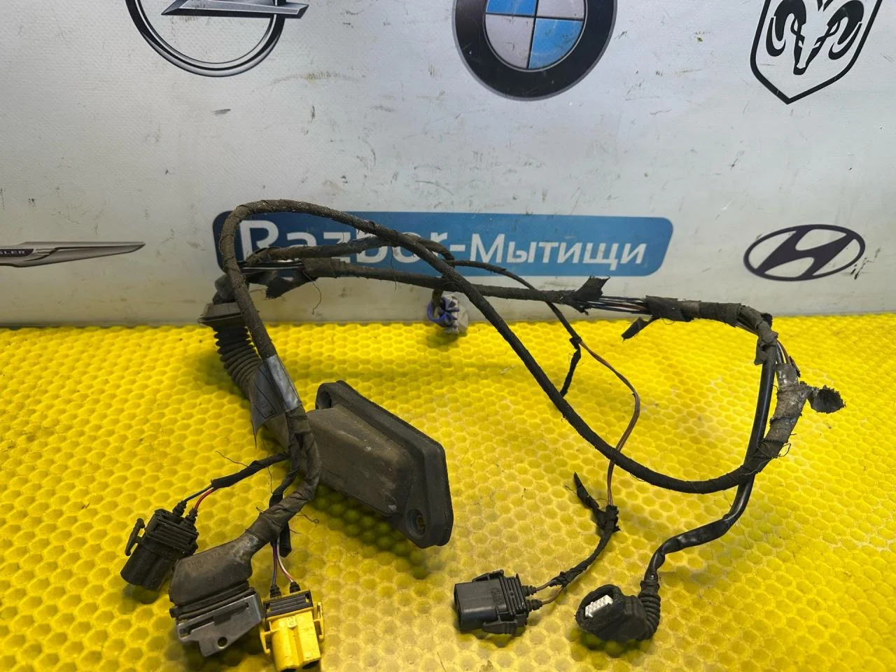 Проводка двери передней правой BMW 5 E34 1990 - изображение 1