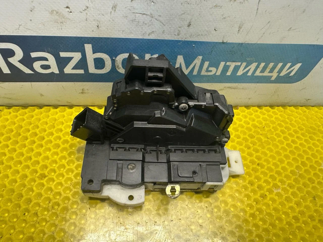 Замок двери задней правой Ford Focus (1998 - 2001) - миниатюра 2
