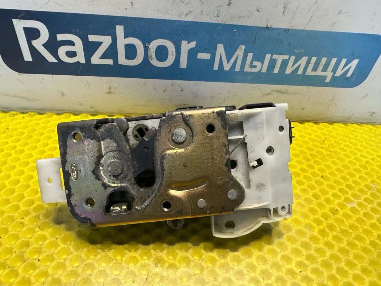 Замок двери задней правой Ford Focus (1998 - 2001) - миниатюра 6