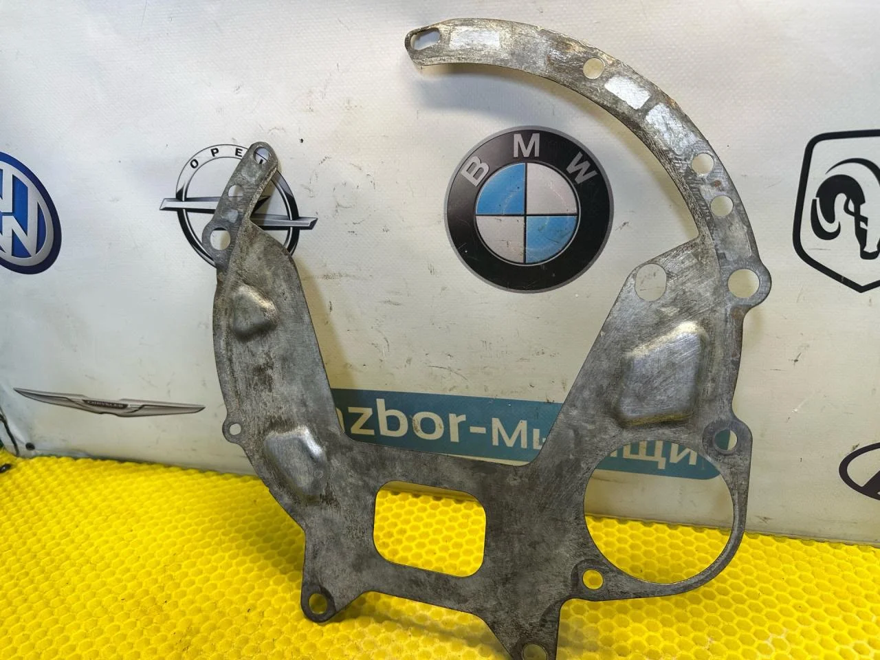 ​пыльник двигателя BMW 5 E34 1990 - миниатюра 3