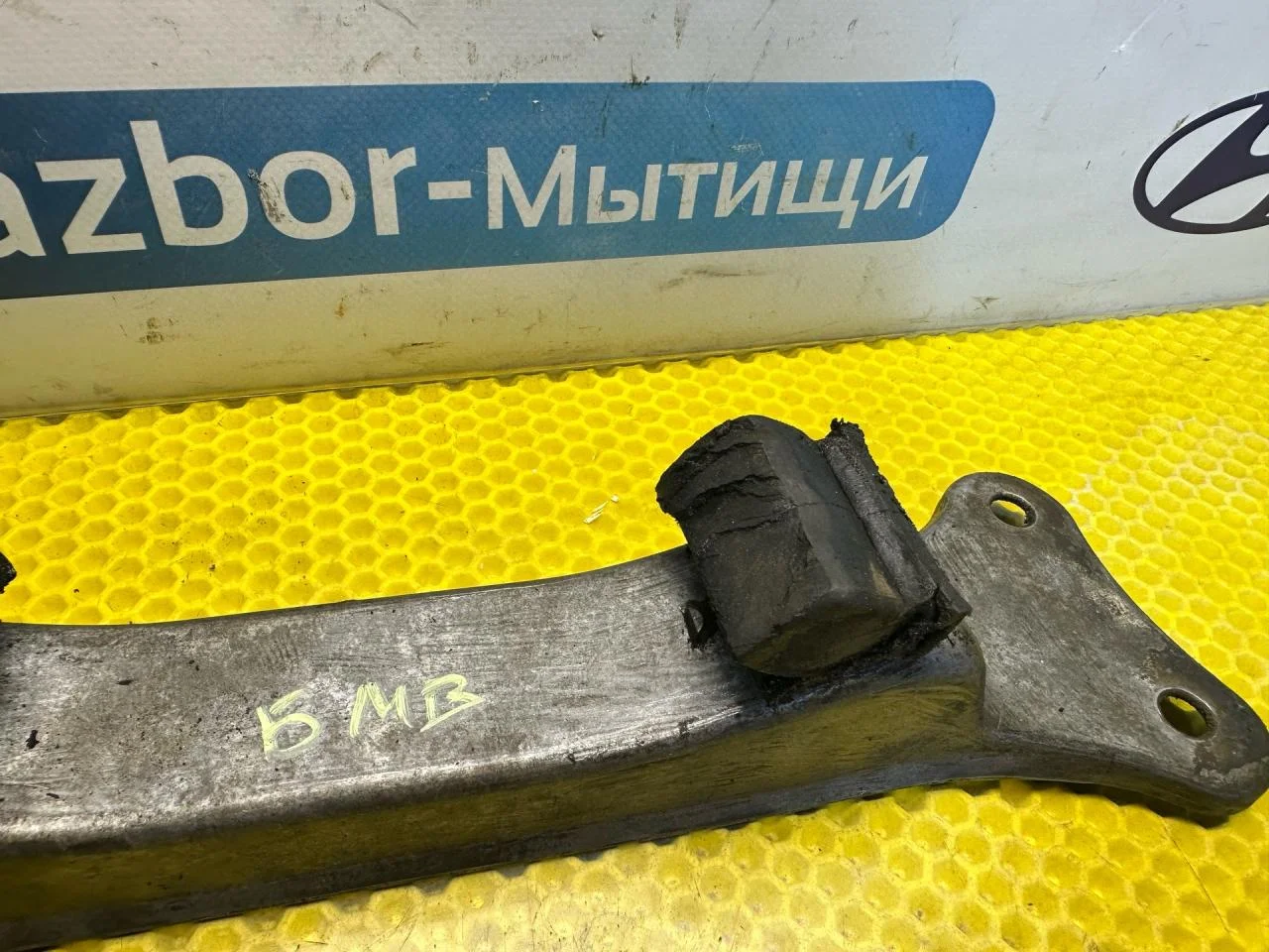 Кронштейн коробки (балка кпп) BMW 5 E34 1990 - миниатюра 3