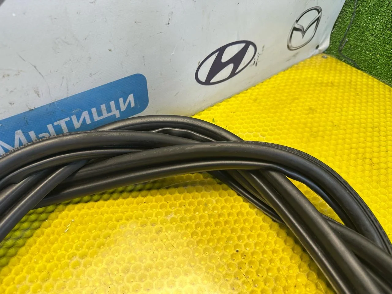 Уплотнитель багажника Ford Focus рест. - миниатюра 5