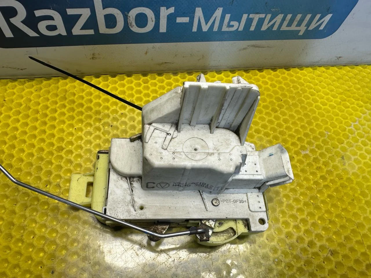Замок двери передней правой Ford Focus рест. 2004 - миниатюра 2