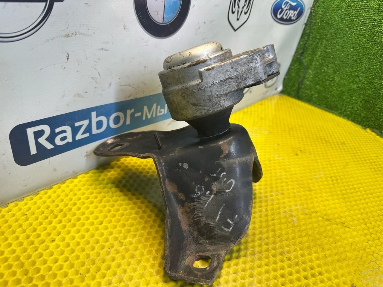 Подушка крепления двигателя Ford Focus рест. 2004 - миниатюра 2
