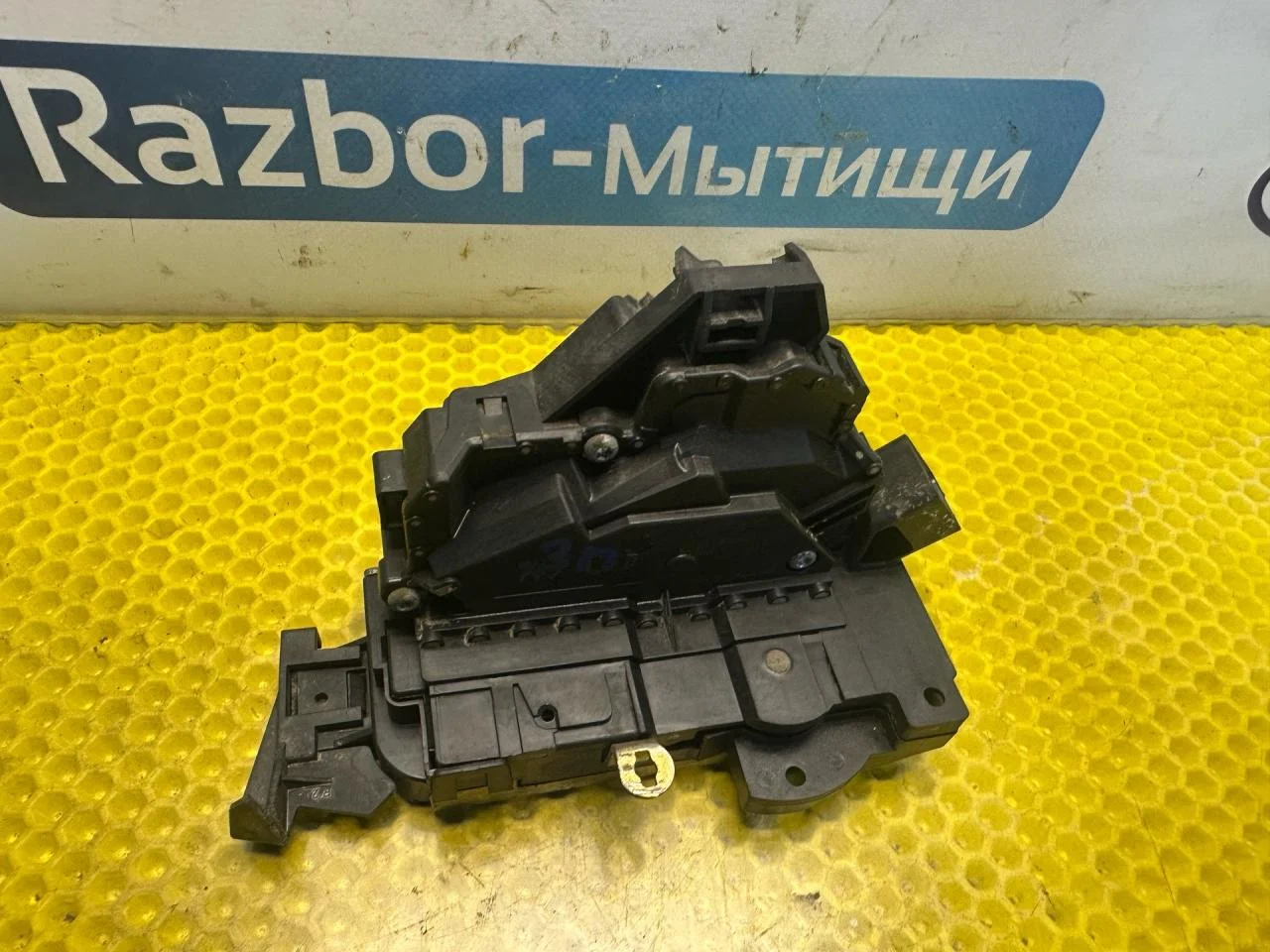 Замок двери задней правой Ford Focus рест. 2004 - миниатюра 2