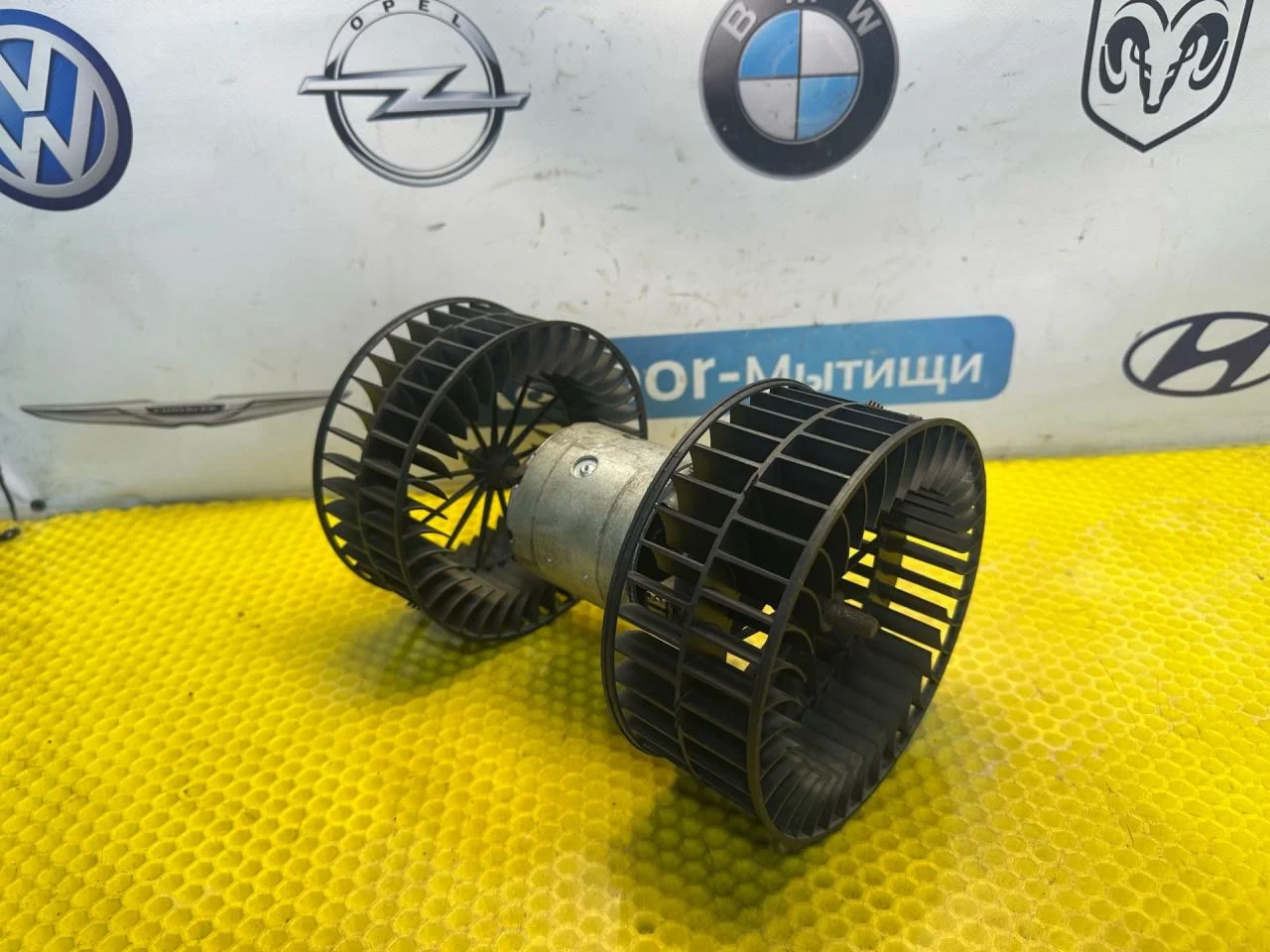 Моторчик печки BMW 5 E34 1990 - миниатюра 6