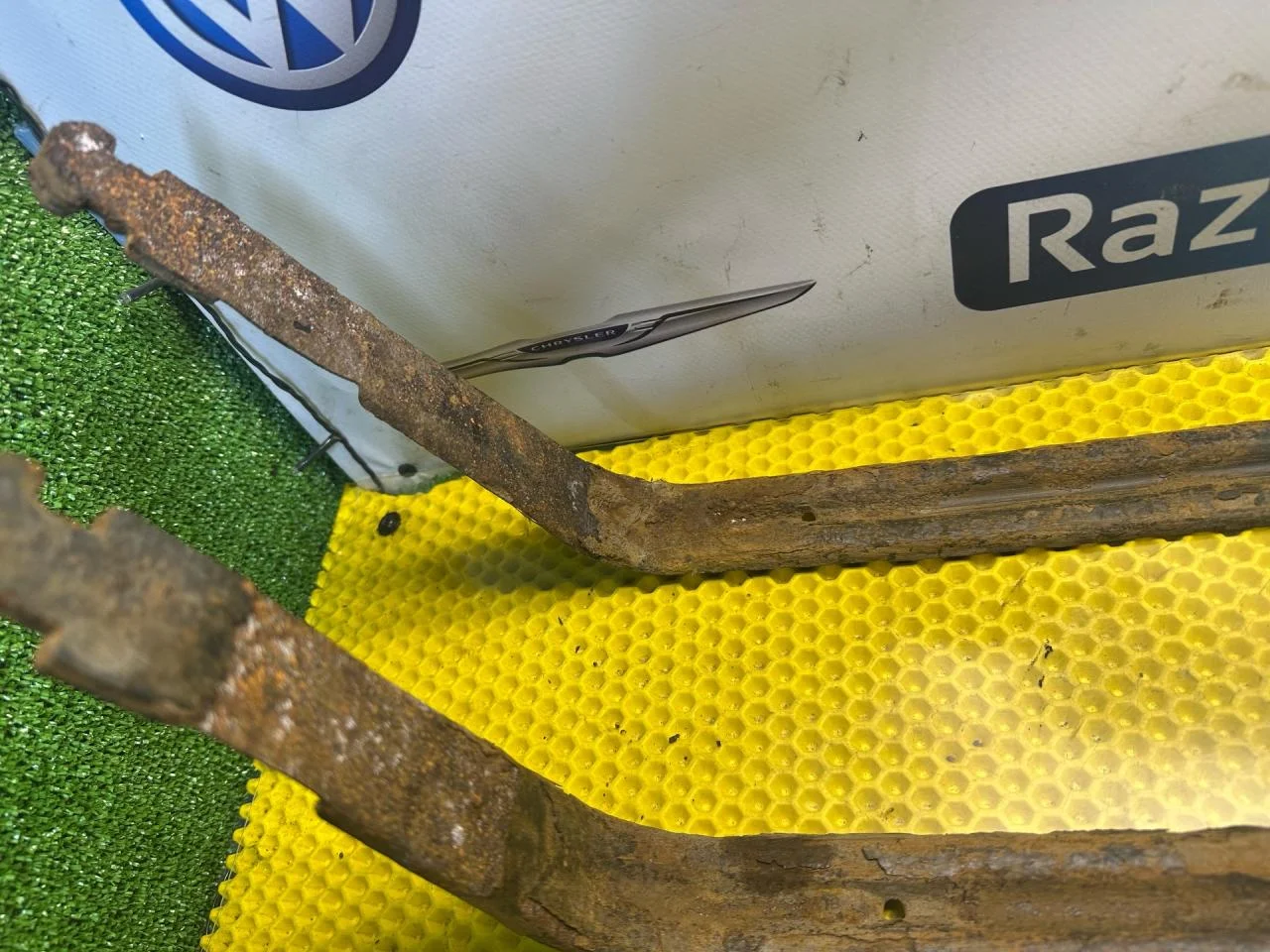 Крепление бака топливного Ford Focus рест. 2004 - миниатюра 2