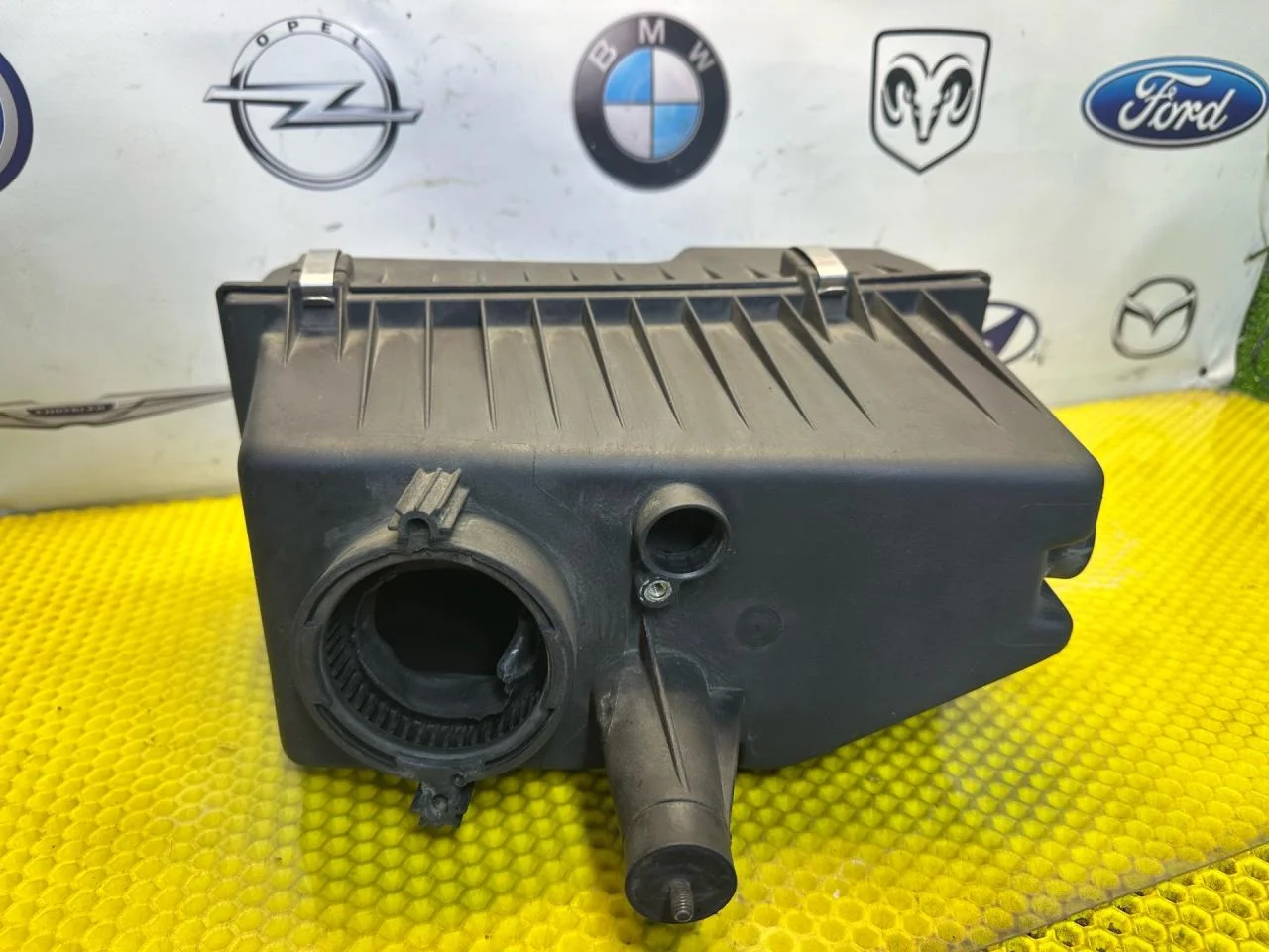 Корпус воздушногo фильтра BMW 5 E34 1990 - миниатюра 5