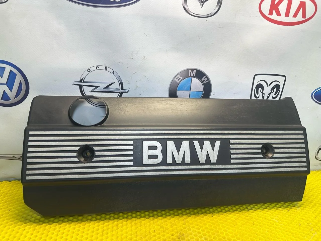 Декоративная крышка двигателя BMW 5 E34 1990 - изображение 1