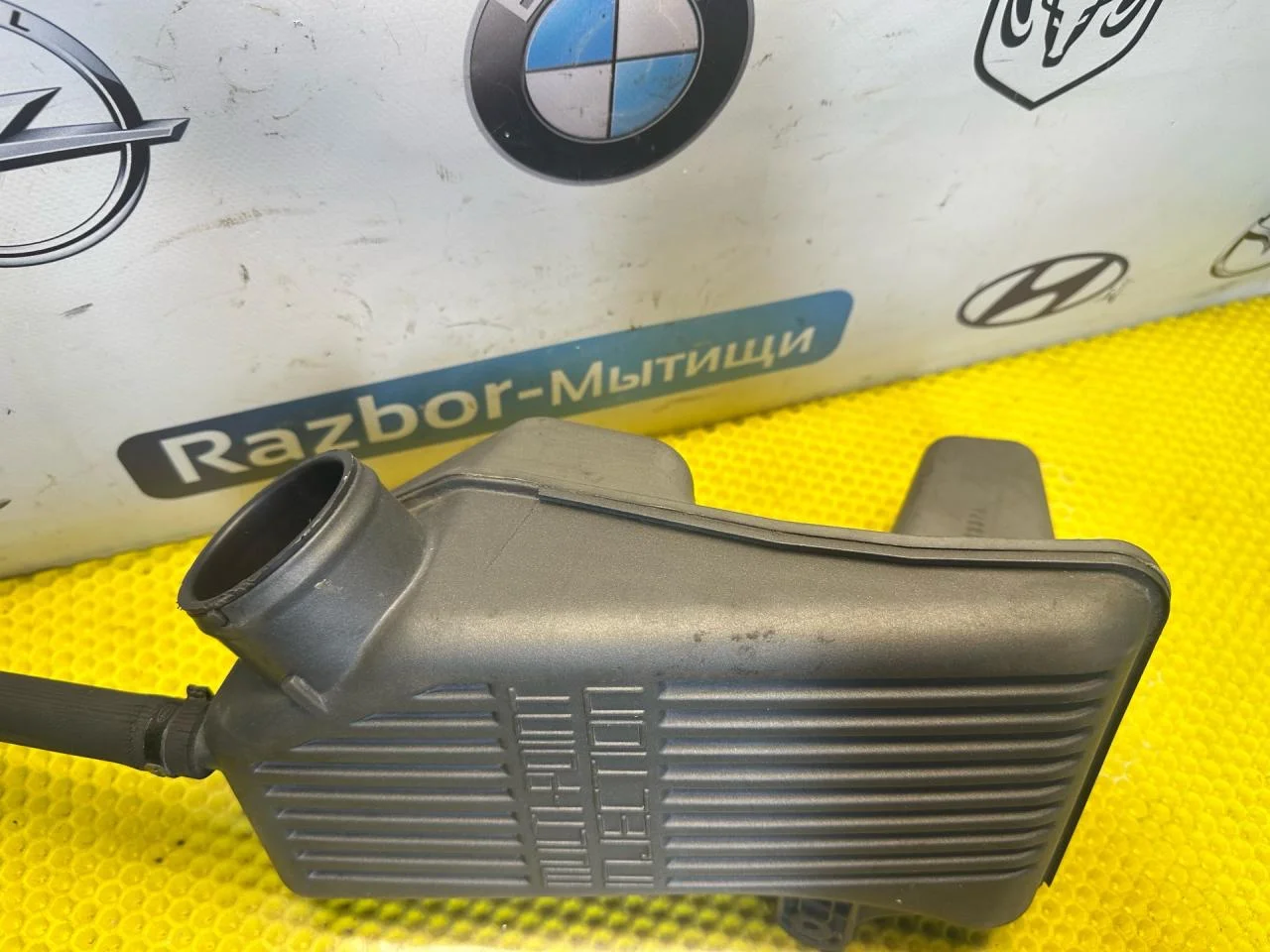 Корпус воздушногo фильтра Chrysler Sebring FJ 1998 - миниатюра 2