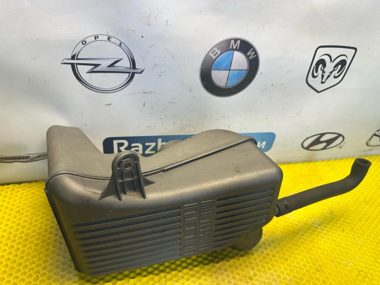 Корпус воздушногo фильтра Chrysler Sebring FJ 1998 - миниатюра 6