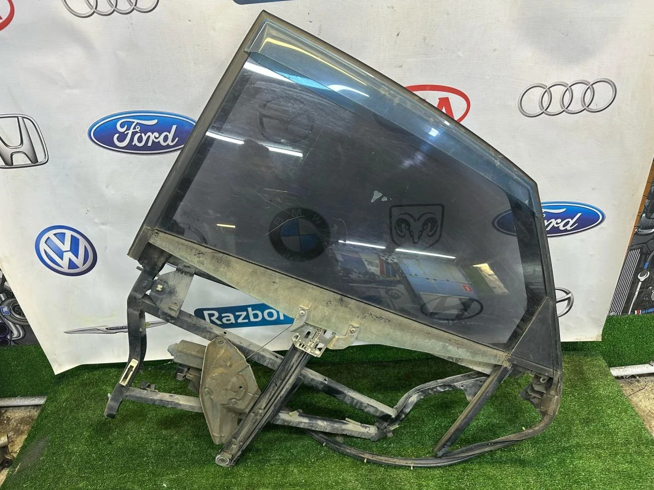 Стеклоподъемник задний левый Audi A6 C5 1999 - изображение 1