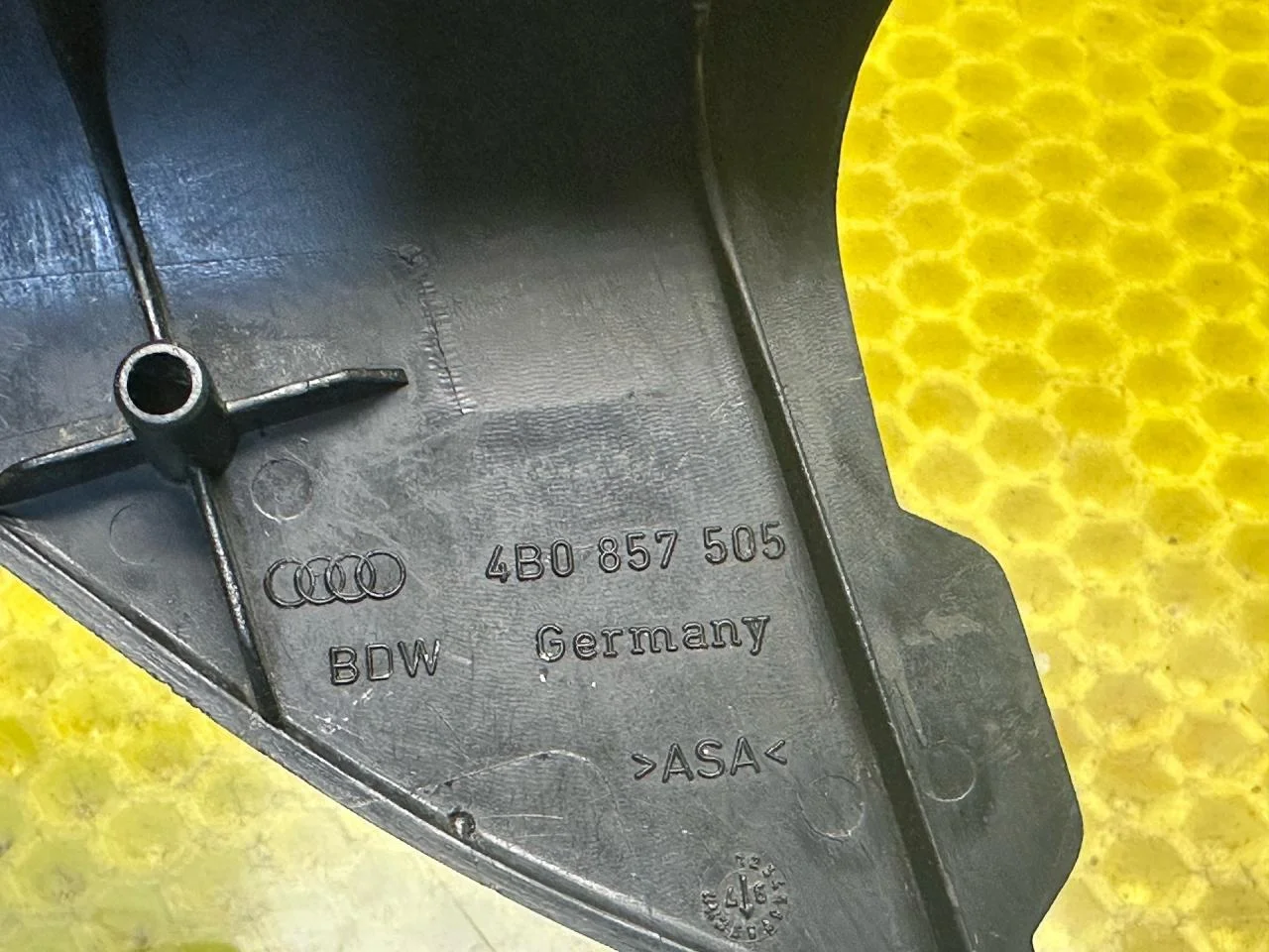 Накладка (крышка) на зеркало правого Audi A6 C5 - миниатюра 5