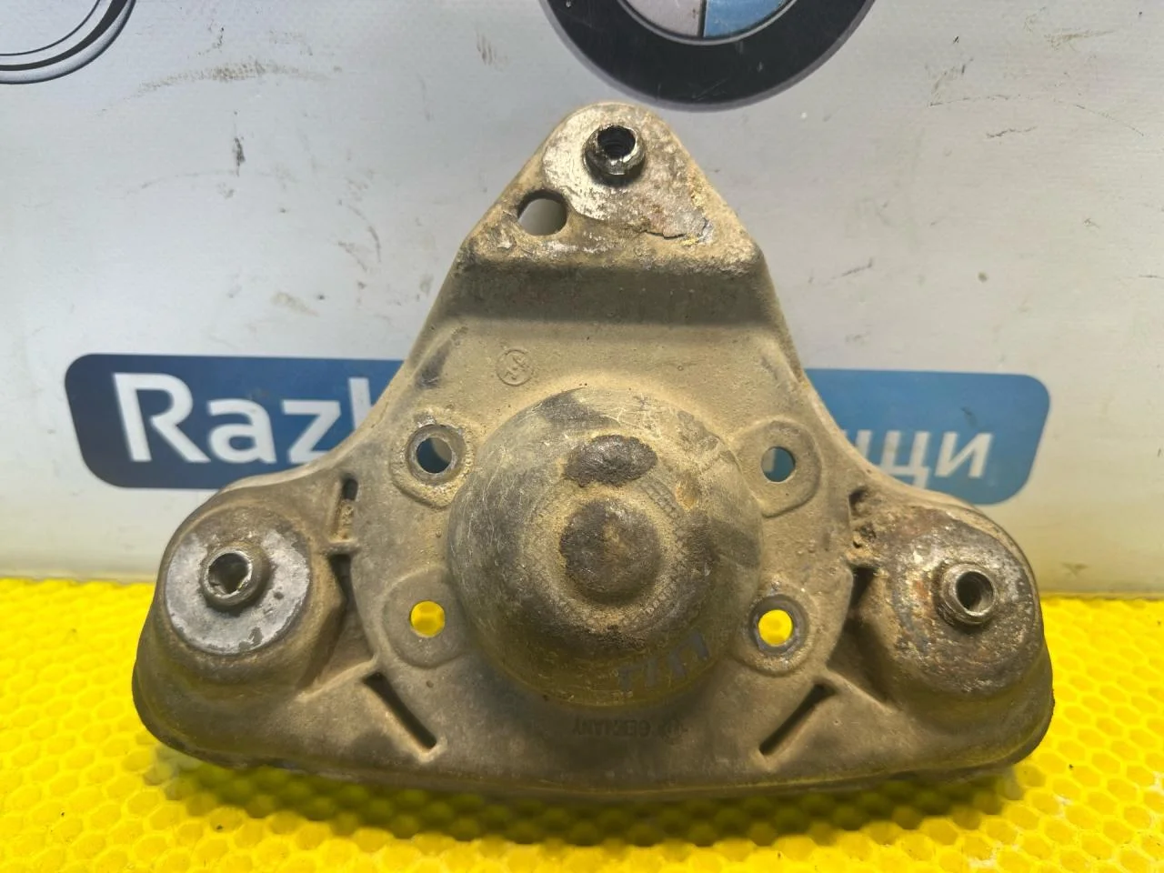 Опора амортизатора верхняя (чашка) Audi A6 C5 1999 - изображение 1
