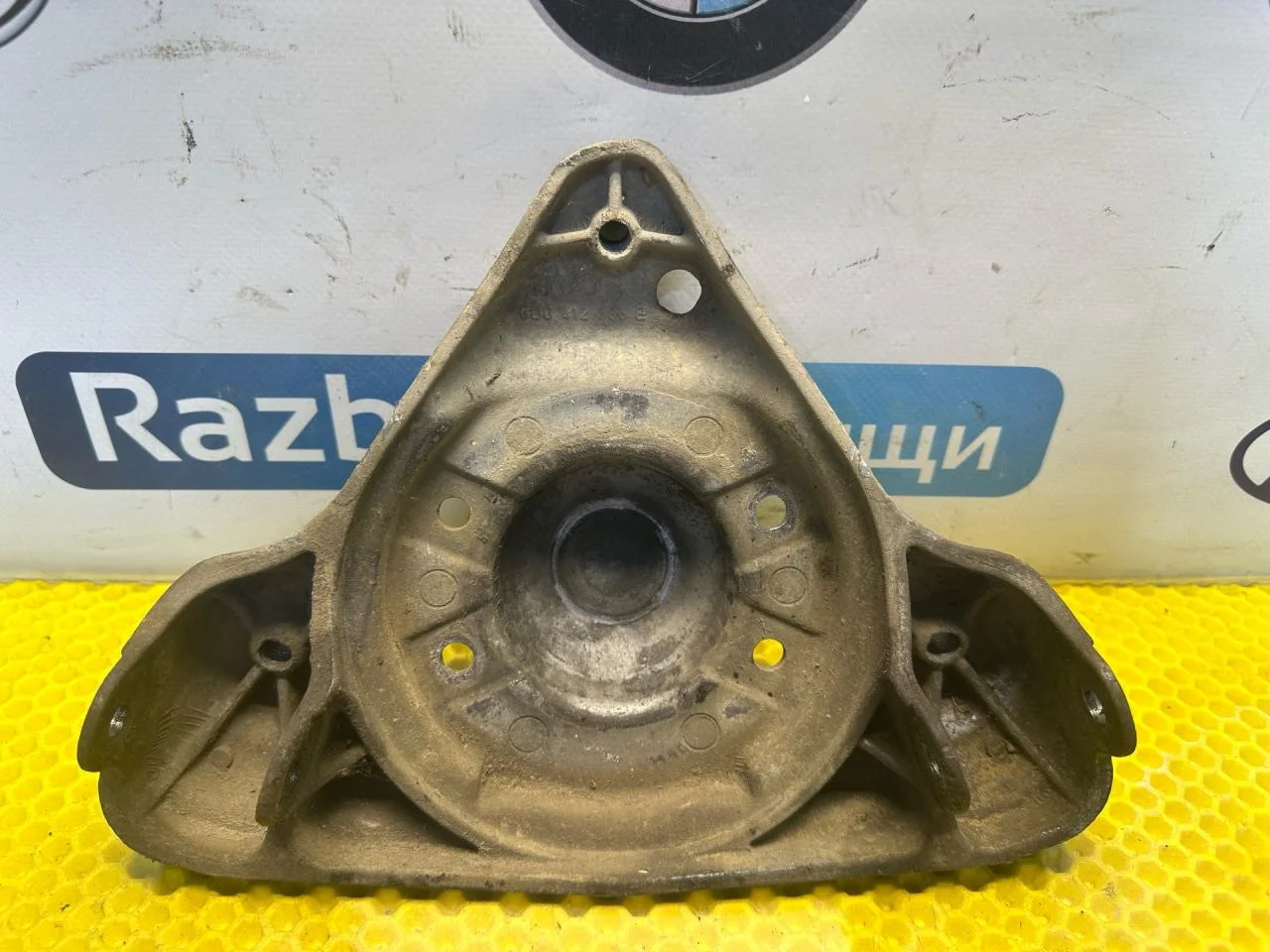 Опора амортизатора верхняя (чашка) Audi A6 C5 1999 - миниатюра 4