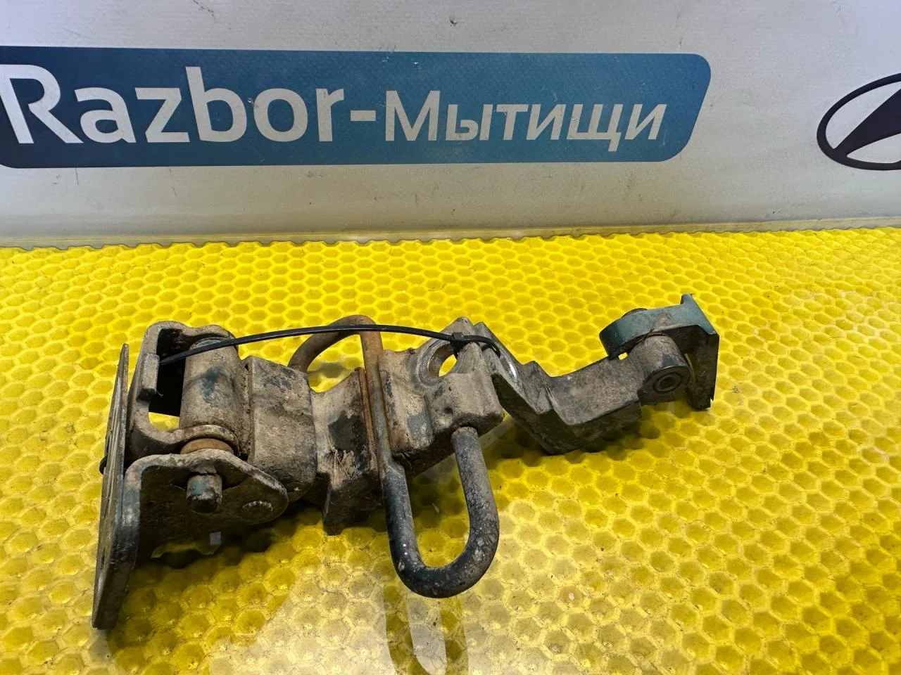 Петля двери передней левой Audi A6 C5 1999 - миниатюра 2
