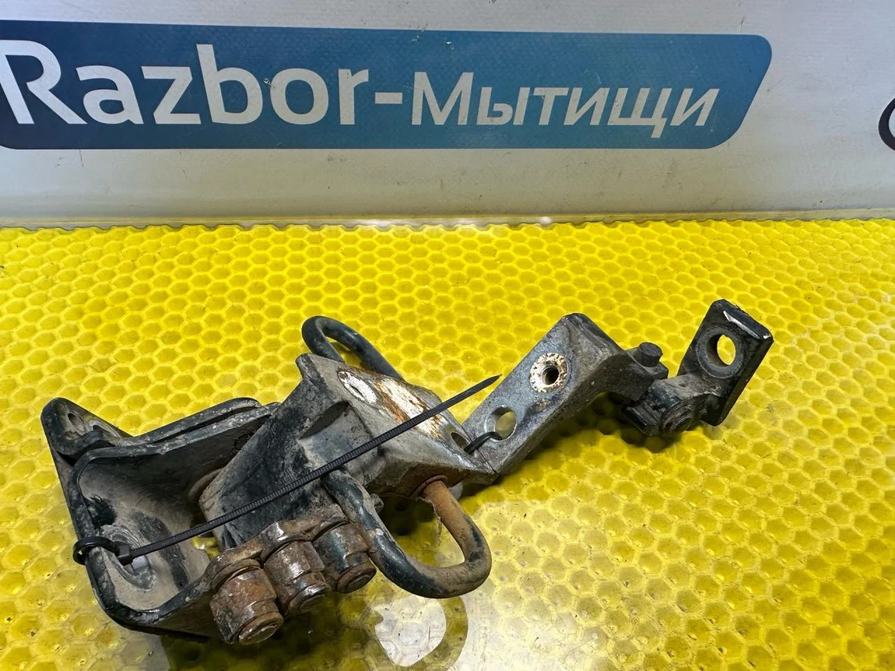 Петля двери передней левой Audi A6 C5 1999 - миниатюра 3