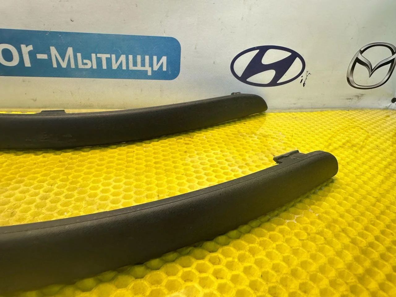 Молдинг переднего бампера Ford Focus рест. 2004 - миниатюра 7