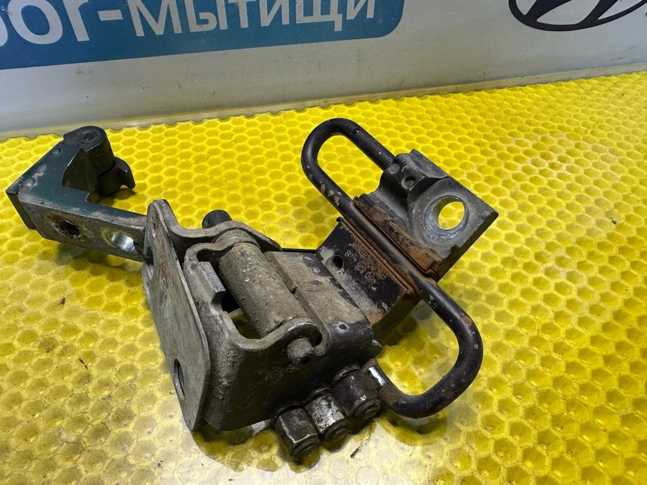 Петля двери передней правой Audi A6 C5 1999 - миниатюра 2
