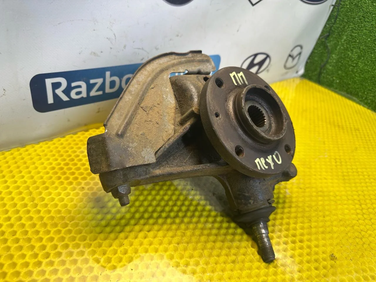 Кулак передний Peugeot 406 2002 - миниатюра 2