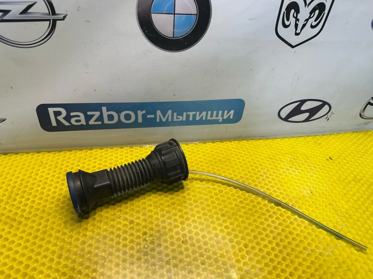 Патрубок бачка омывателя Peugeot 406 рест. 2002 - миниатюра 2
