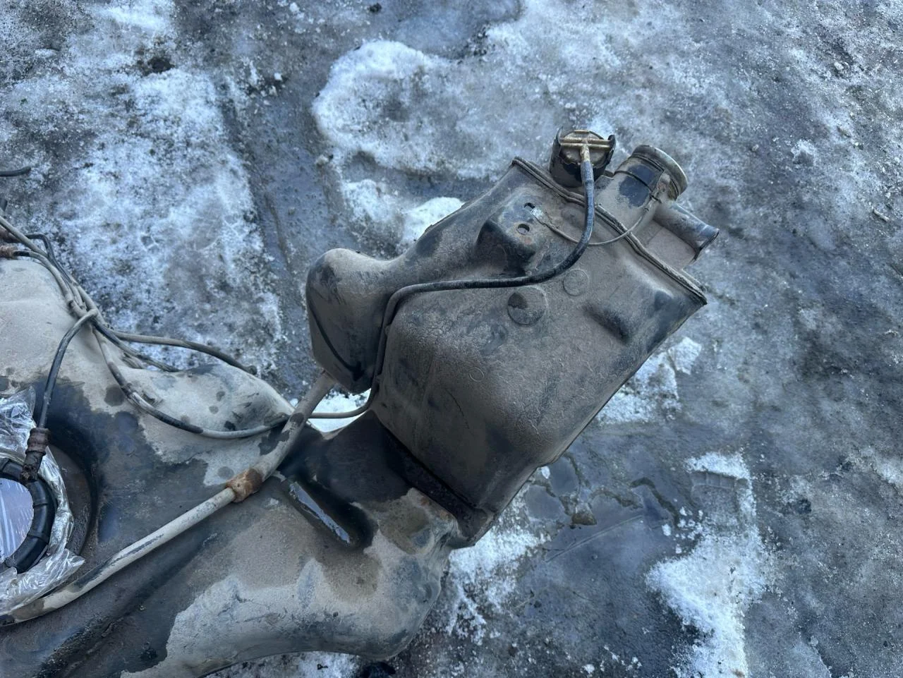 Топливный бак Audi A6 C5 1999 4B0201021ED - миниатюра 4
