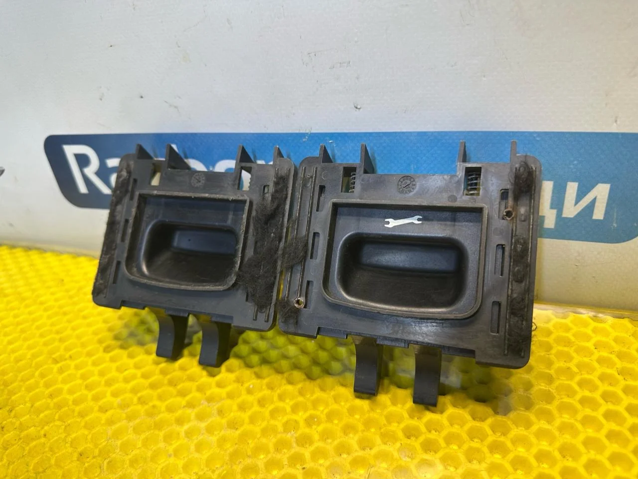 Ручка багажника Audi A6 C5 1999 AB08227777B - миниатюра 3