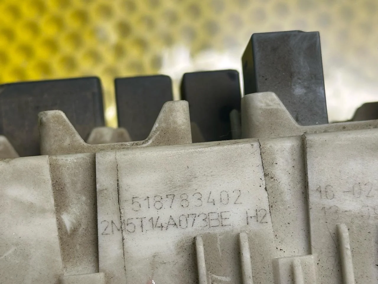 Блок предохранителей Ford Focus рест. 2004 - миниатюра 6