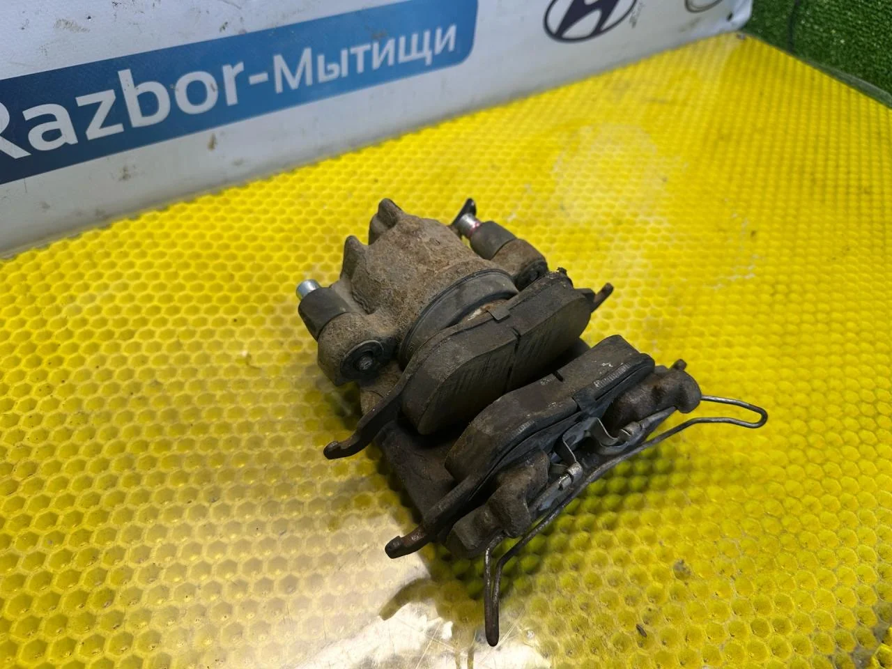 Суппорт тормозной передний правый Ford Focus рест. - миниатюра 6