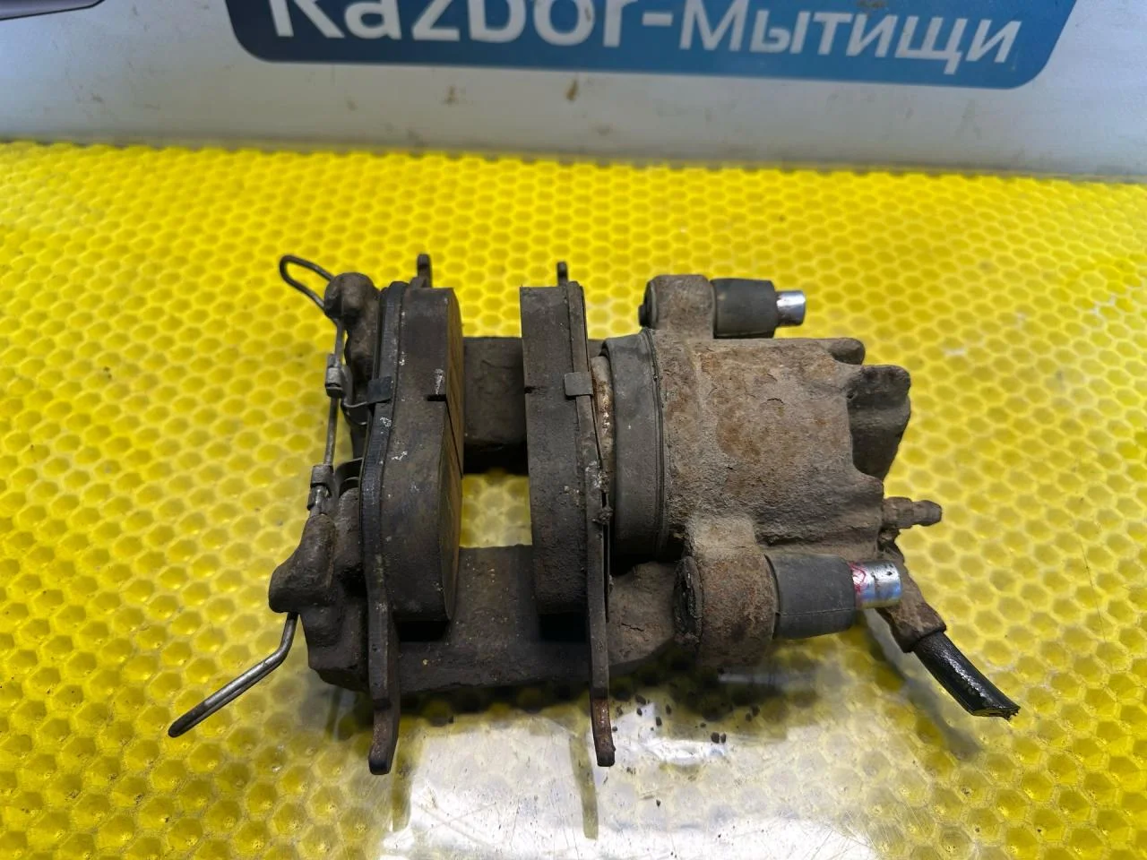 Суппорт тормозной передний правый Ford Focus рест. - миниатюра 7