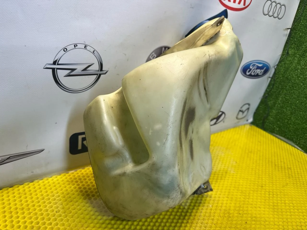 Бачок омывателя Audi A6 C5 1999 4B0955453A - миниатюра 2