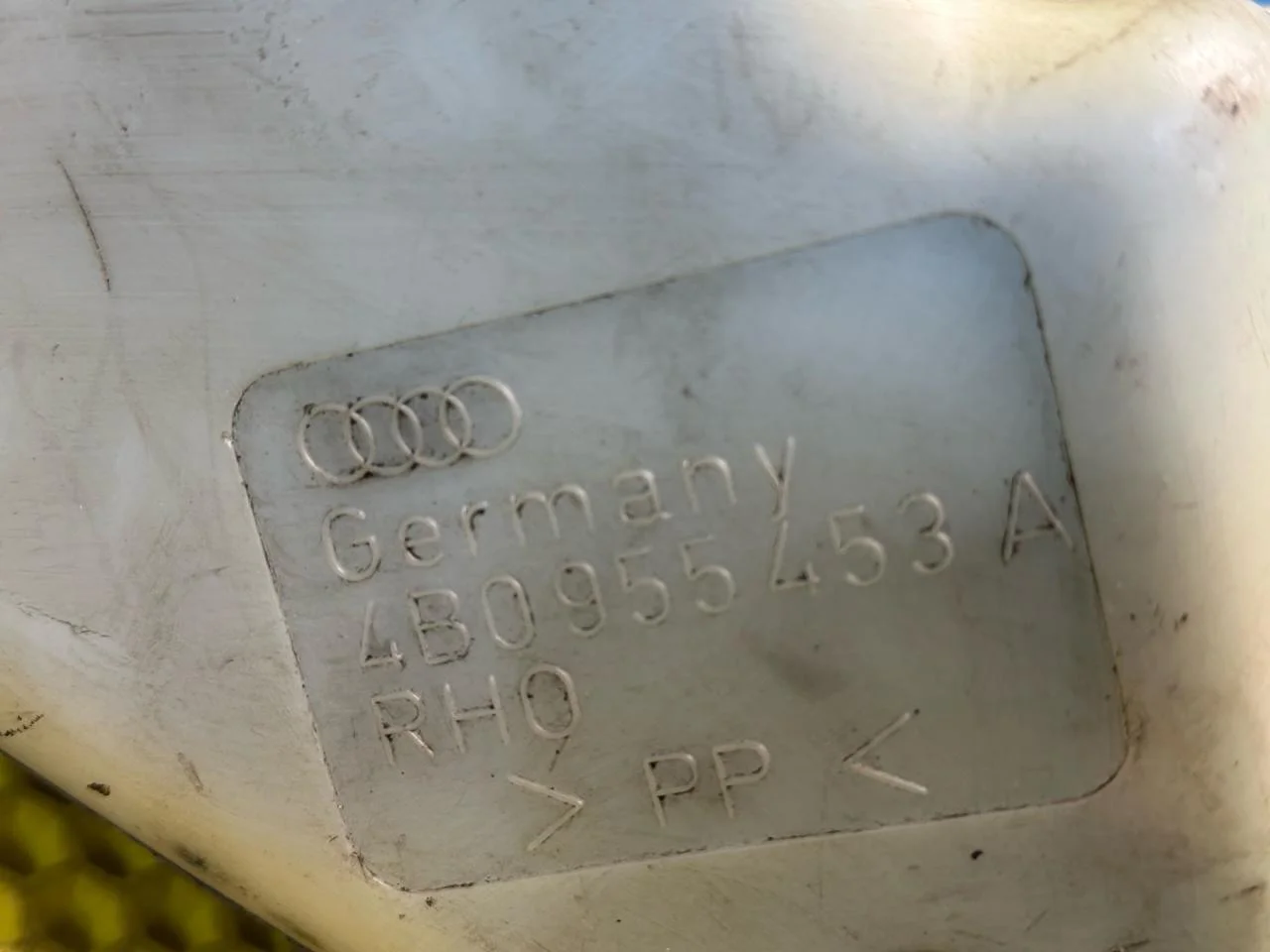 Бачок омывателя Audi A6 C5 1999 4B0955453A - миниатюра 9