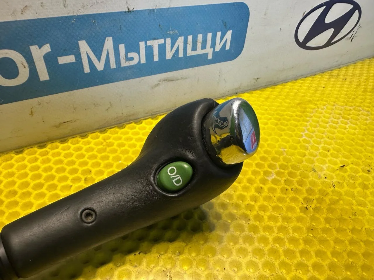Ручка кулисы КПП Ford Focus рест. 2004 - миниатюра 2