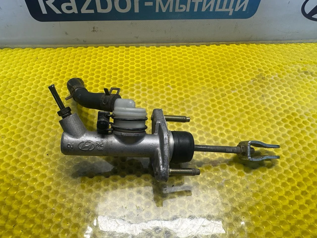 Цилиндр сцепления главный Hyundai Getz 2005 - миниатюра 4