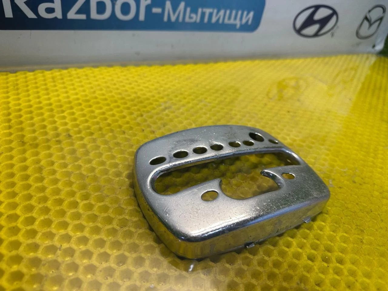 Рамка обрамление кулисы Audi A6 C5 1999 - миниатюра 3
