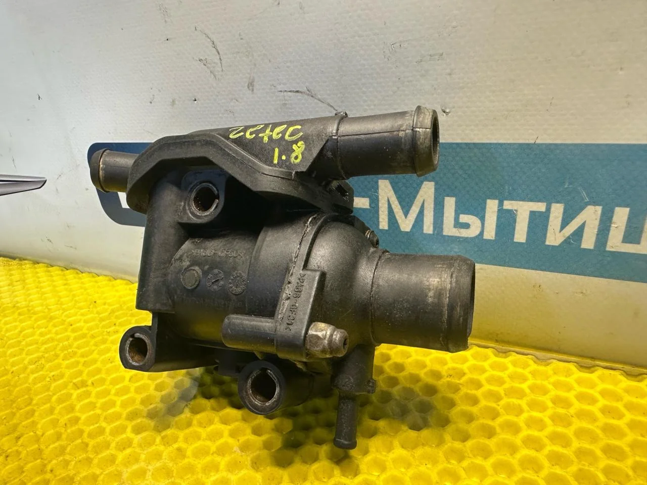 Корпус термостата Ford Focus 2004 1.8 - миниатюра 3
