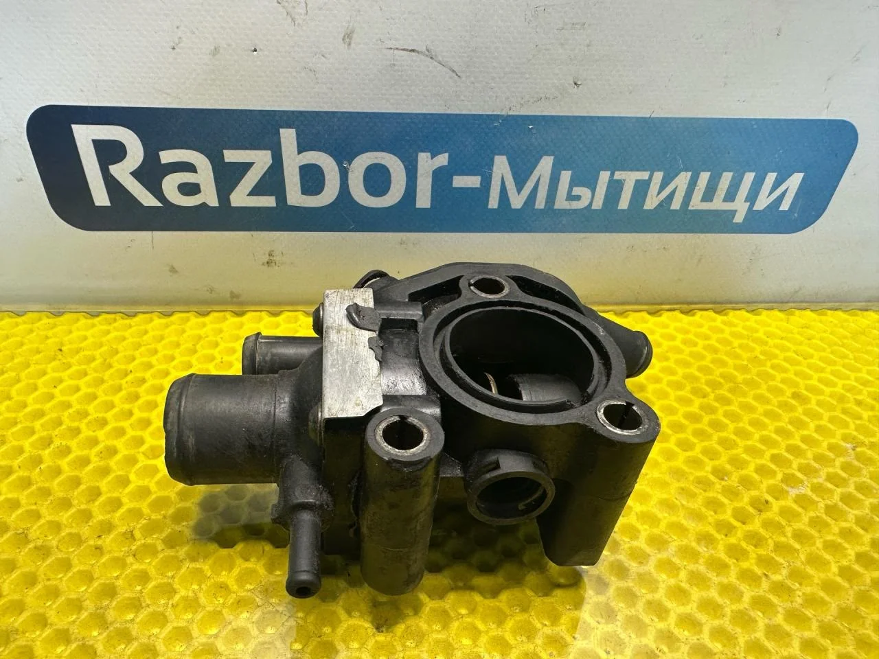 Корпус термостата Ford Focus 2004 1.8 - миниатюра 5