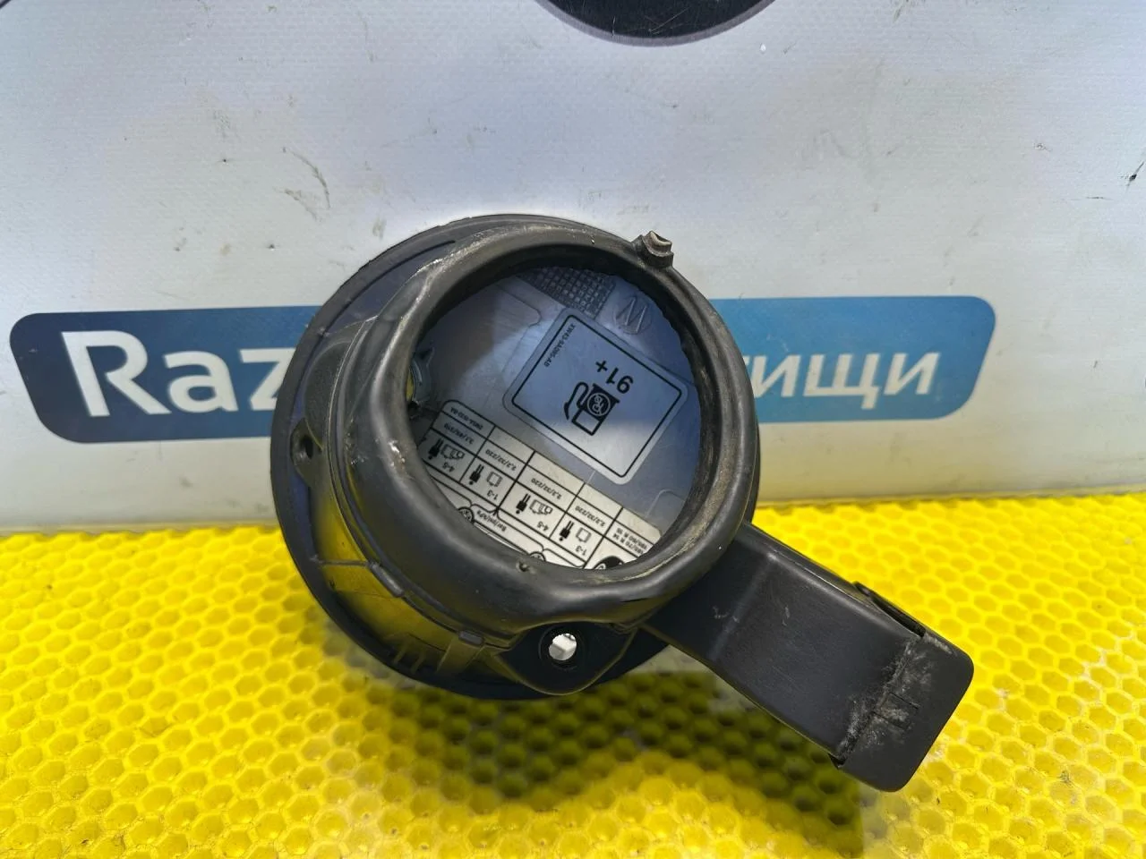 Лючок топливного бака Ford Focus рест. 2004 - миниатюра 4