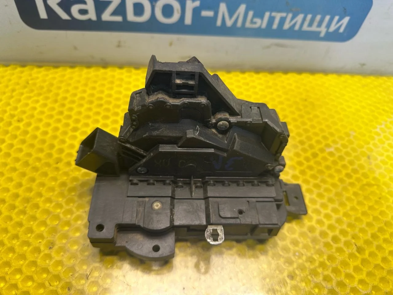 Замок двери задней левой Ford Focus рест. 2004 - миниатюра 2