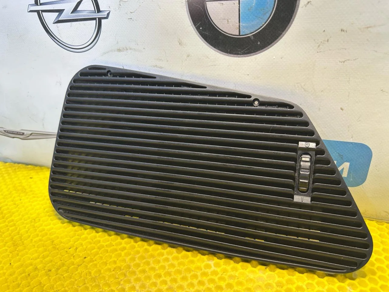 Дефлектор обдува салона центральный BMW 5 E34 1990 - миниатюра 3