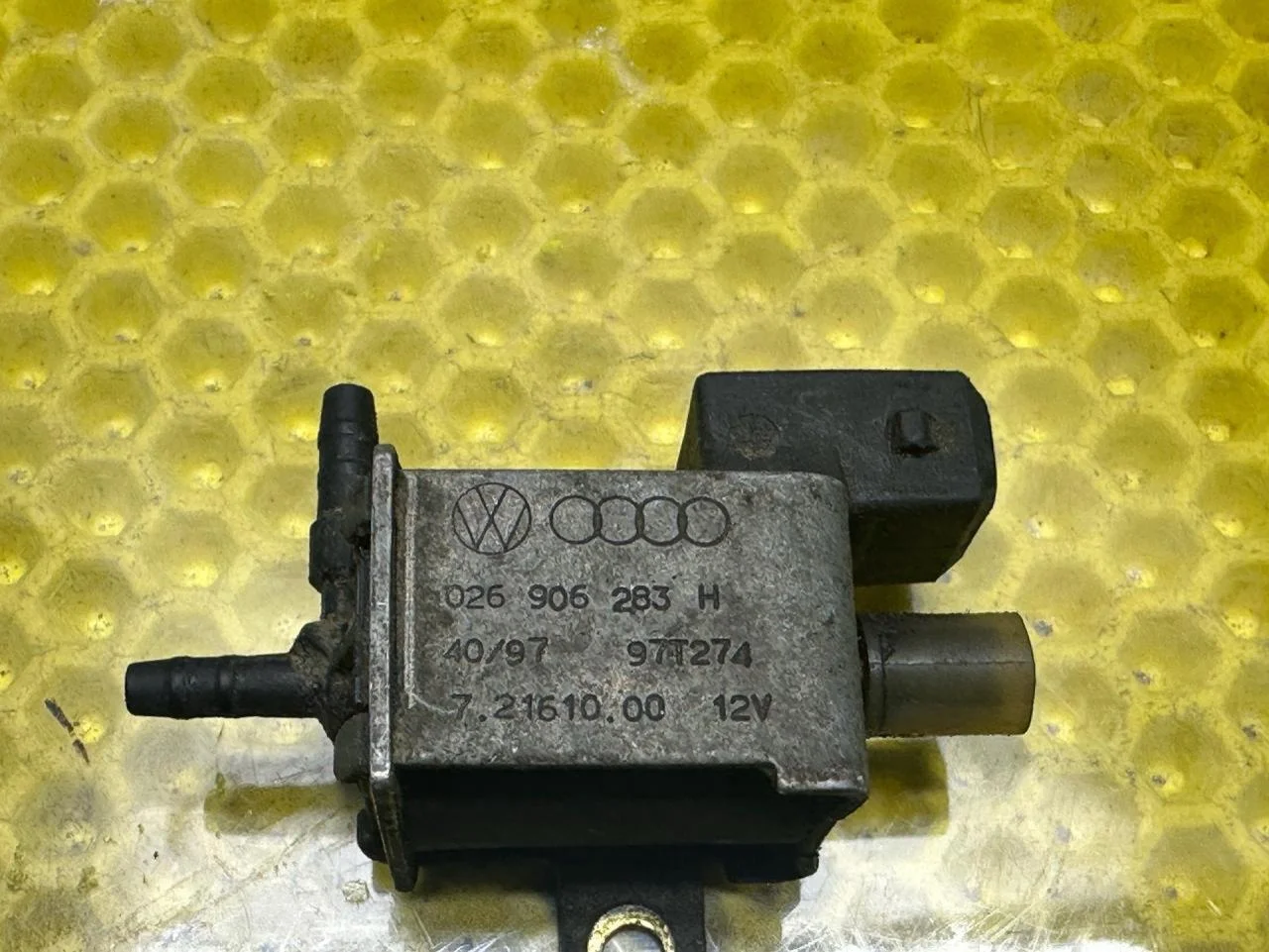 Электромагнитный клапан Audi A6 C5 1999 026906283H - миниатюра 2