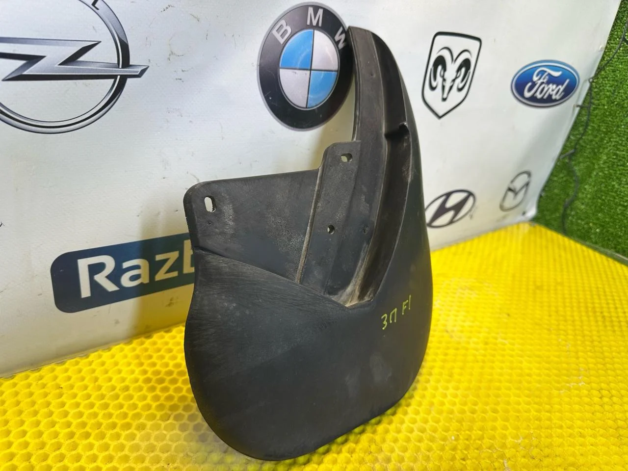 Брызговик правый задний зад. Ford Focus рест. 2004 - миниатюра 2