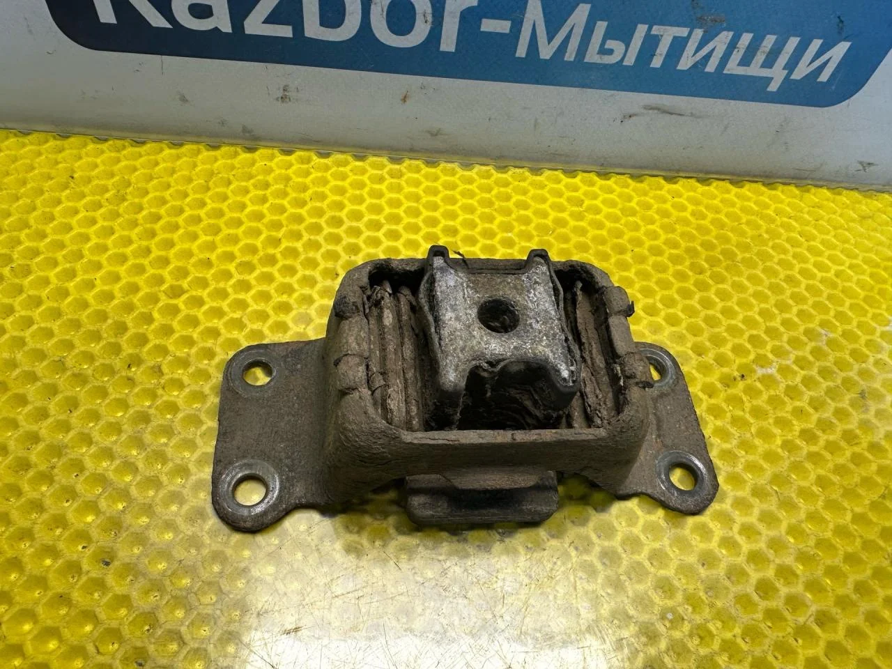 Подушка редуктора BMW 5 E34 1990 - миниатюра 2