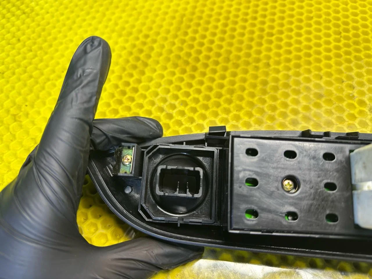 Блок управления стеклоподъемниками Hyundai Getz - миниатюра 9