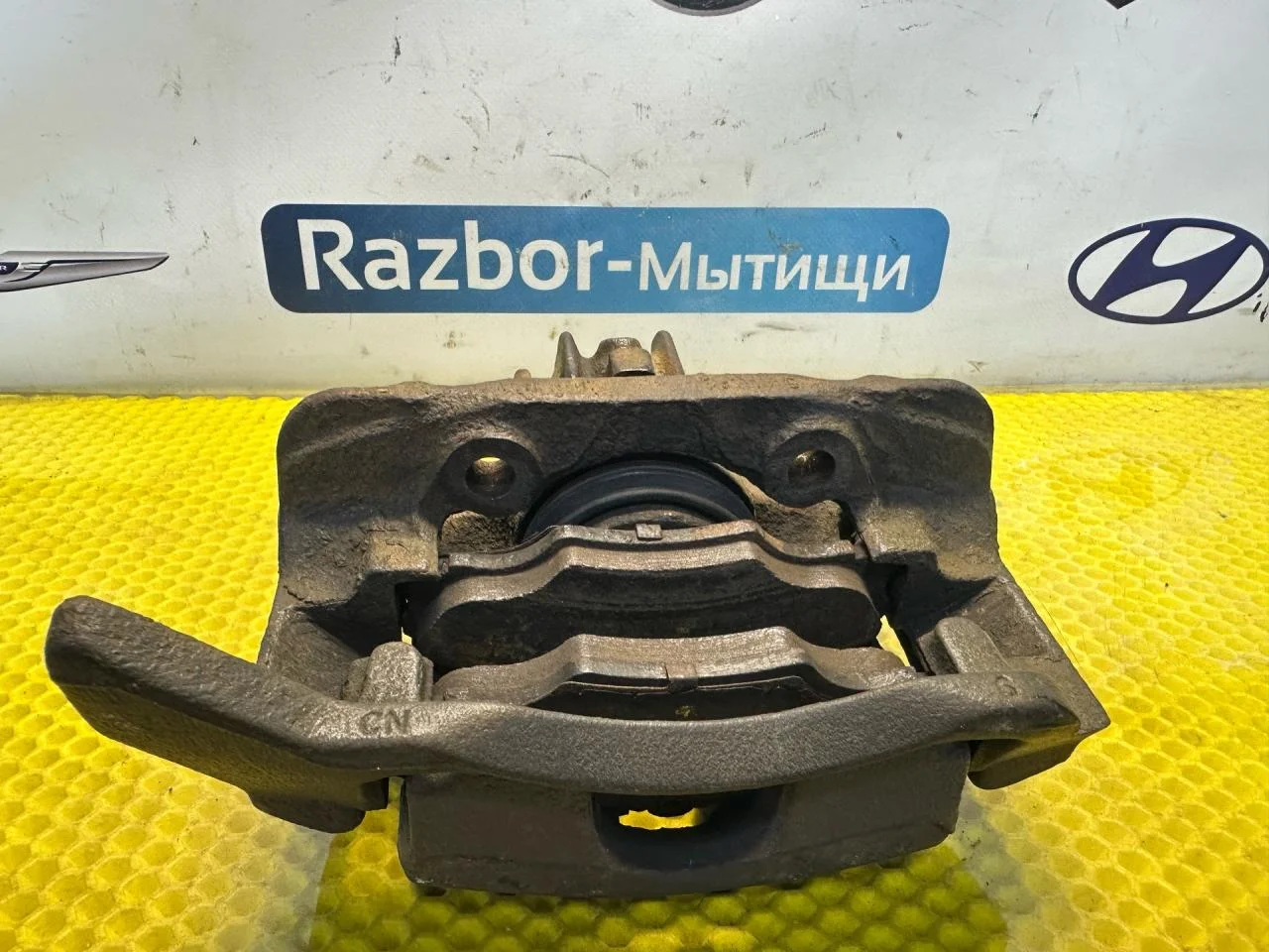 Суппорт тормозной передний правый Peugeot 406 - миниатюра 6