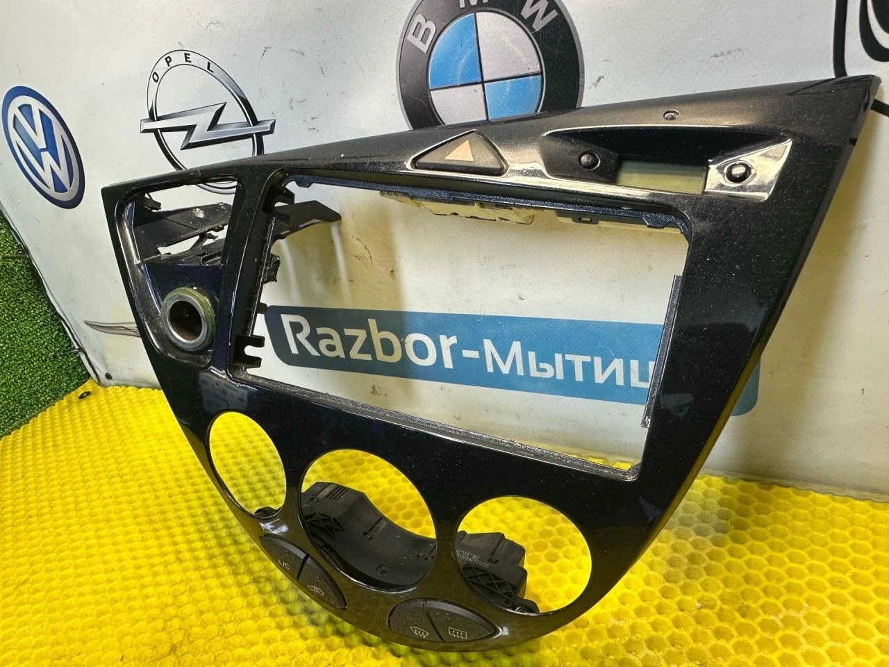 Декоративная накладка центральной консоли Ford - миниатюра 4