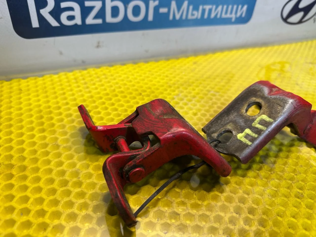 Петля двери передней правой Hyundai Getz 2005 - миниатюра 2