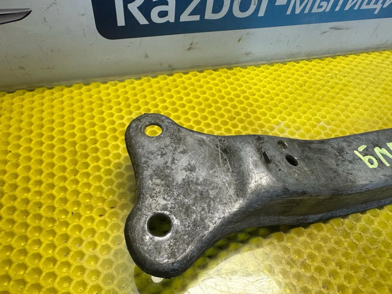 Кронштейн коробки (балка кпп) BMW 5 E34 1990 - миниатюра 2