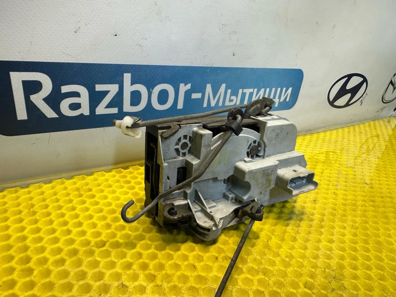 Замок двери передней правой Peugeot 406 рест. 2002 - миниатюра 2
